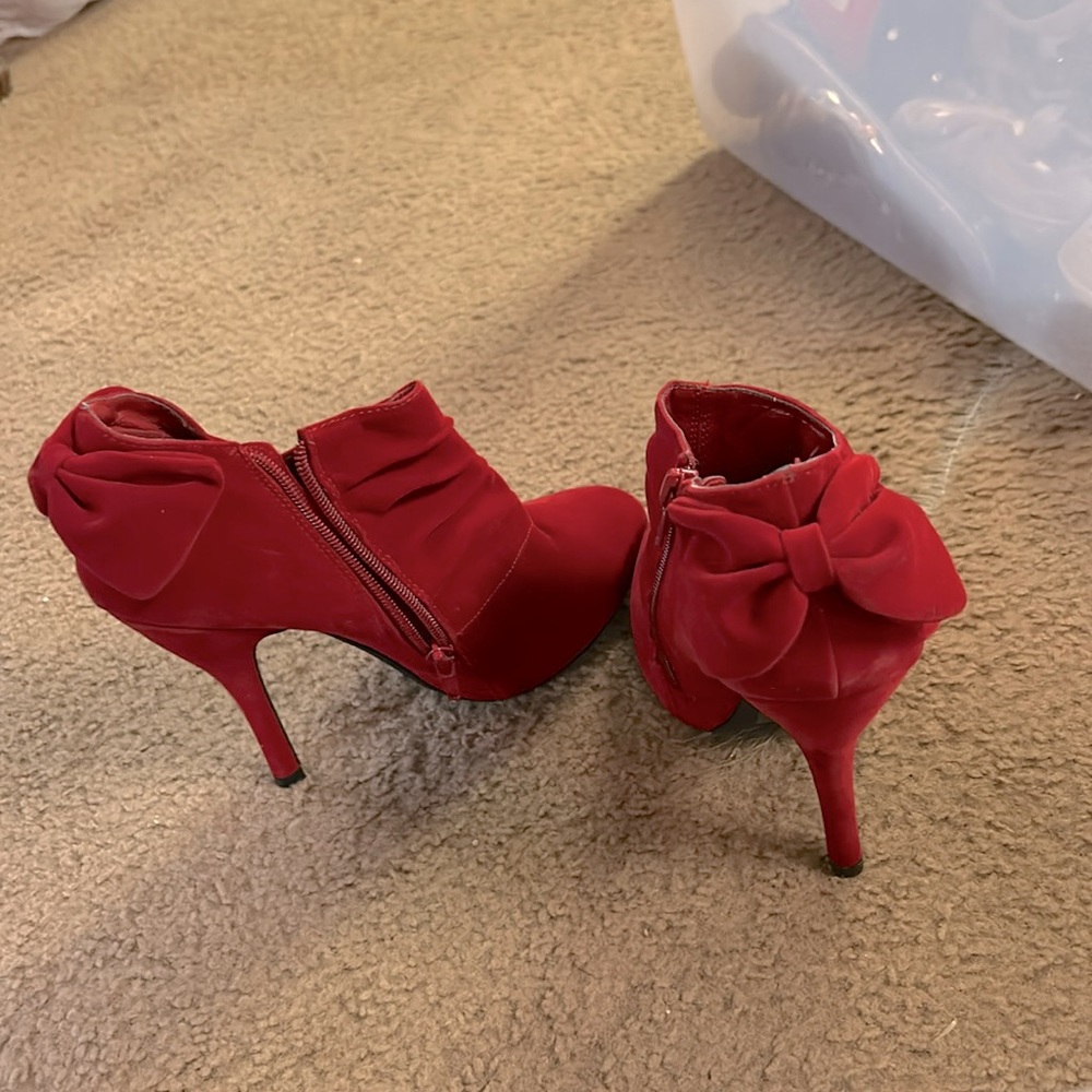 Red bow
